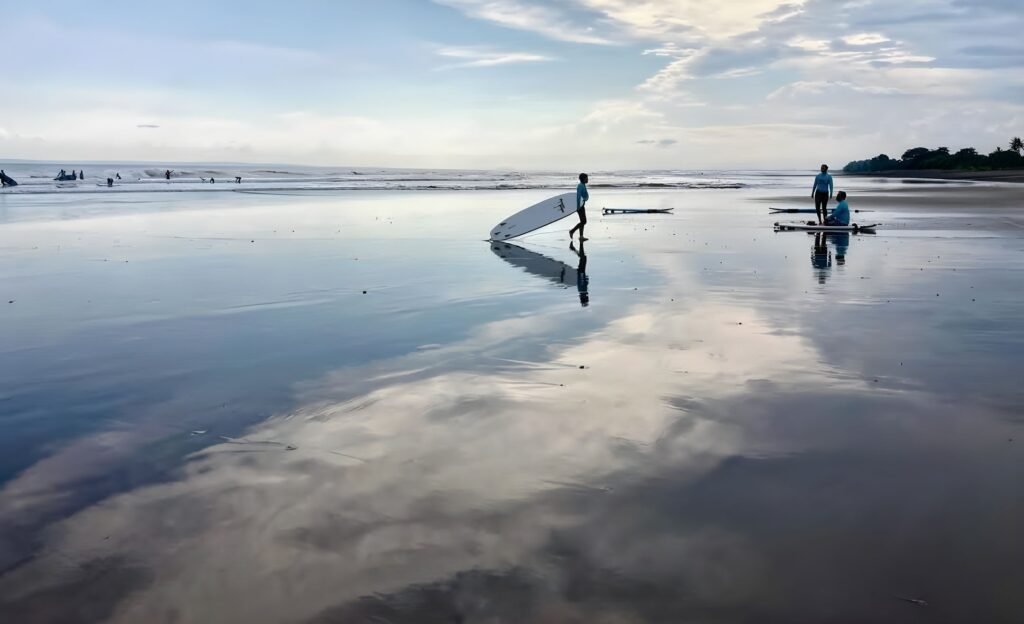 5 Pantai Terpopuler di Jembrana: Tempatkan Liburan Impian Bersama Keluarga