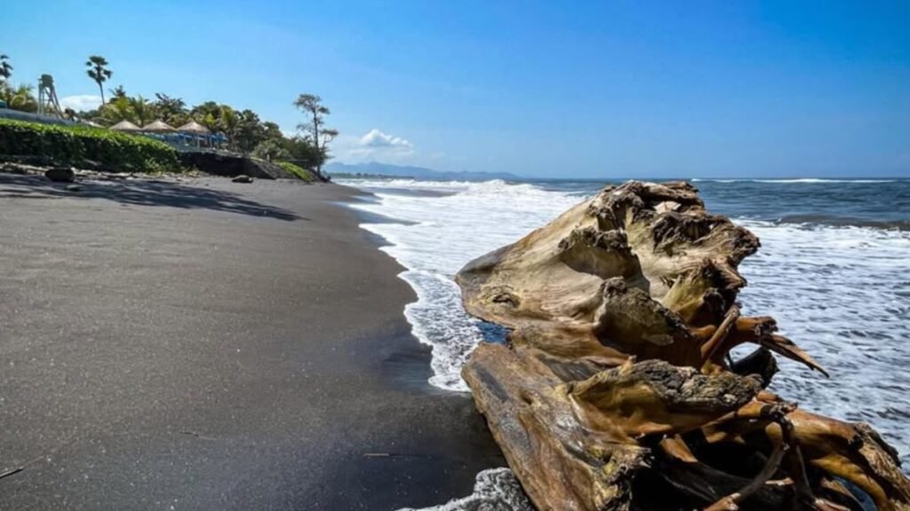5 Pantai Tenang Gianyar yang Ideal untuk Perawatan Jiwa Selama Musim Liburan
