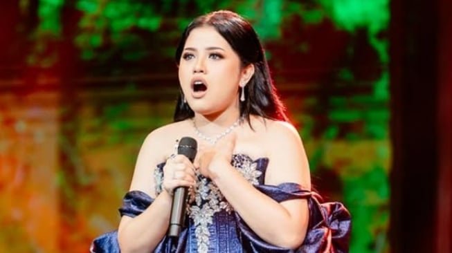 Siapakah Pemenang Indonesian Idol 2025? Kisah Perjalanan Musikal Shabrina Leanor