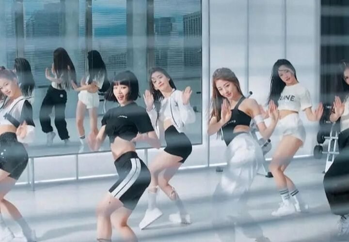Selamat! FEARLESS oleh LE SSERAFIM Raih 200 Juta Tontonan dalam Video Musik