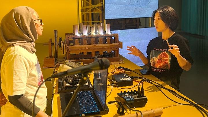 Rani Jambak dan Seniman Korea Selatan: Meramu Tubuhi dan Batu untuk Karya Spektakuler