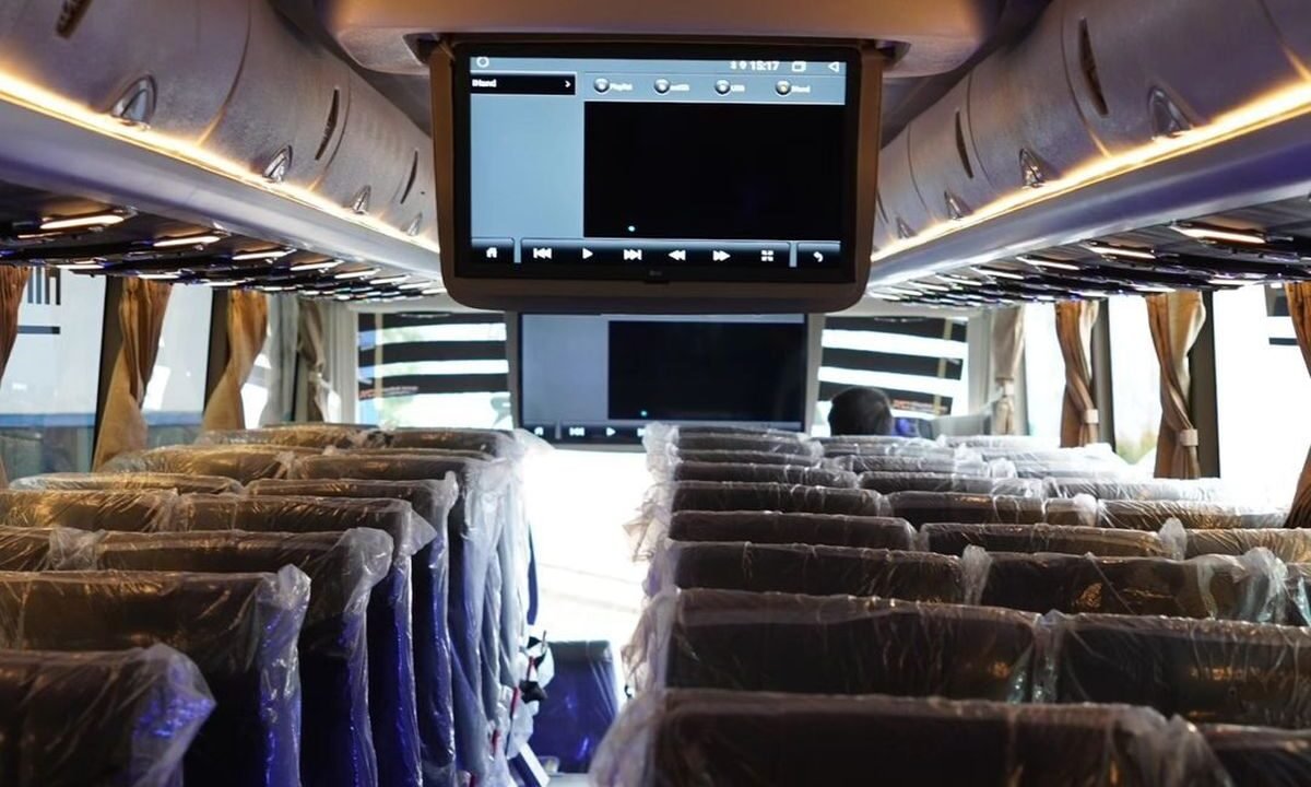 Mengapa Lagu Jadi Lebih Enak Didengar saat Naik Bus? Rahasia di Balik Sensasi yang Familiar